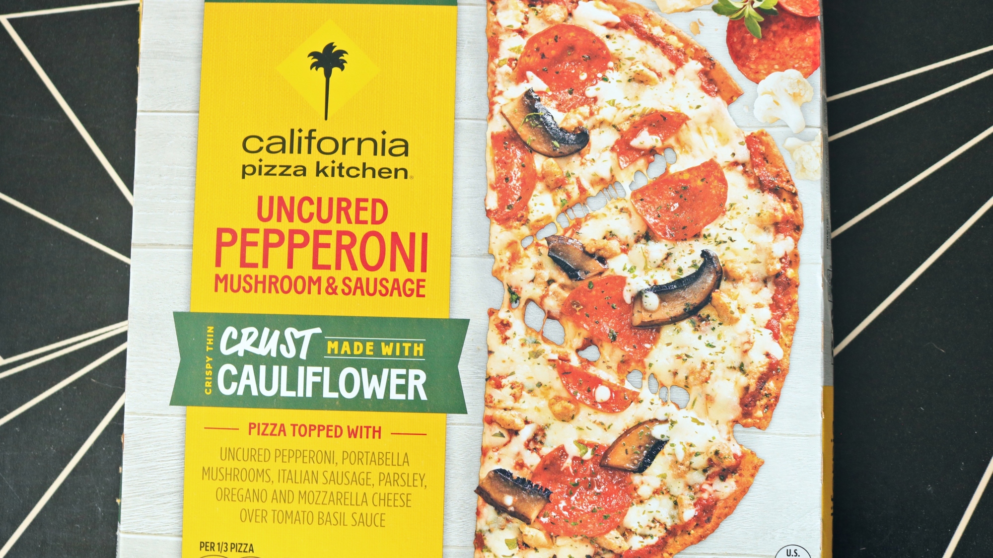 Коробка пиццы California Pizza Kitchen.